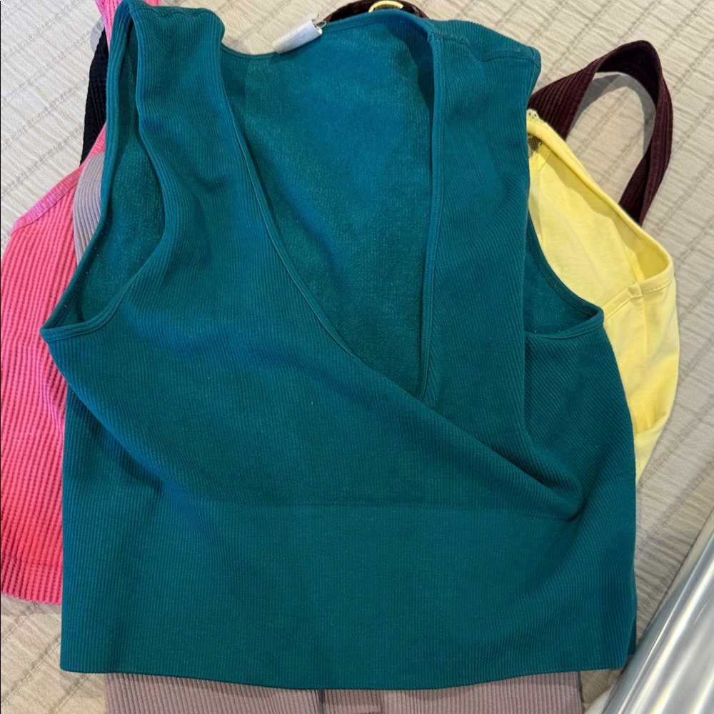 Bundle Layering Tanks M-L Multicolor Set 6 - Picture 8 of 8